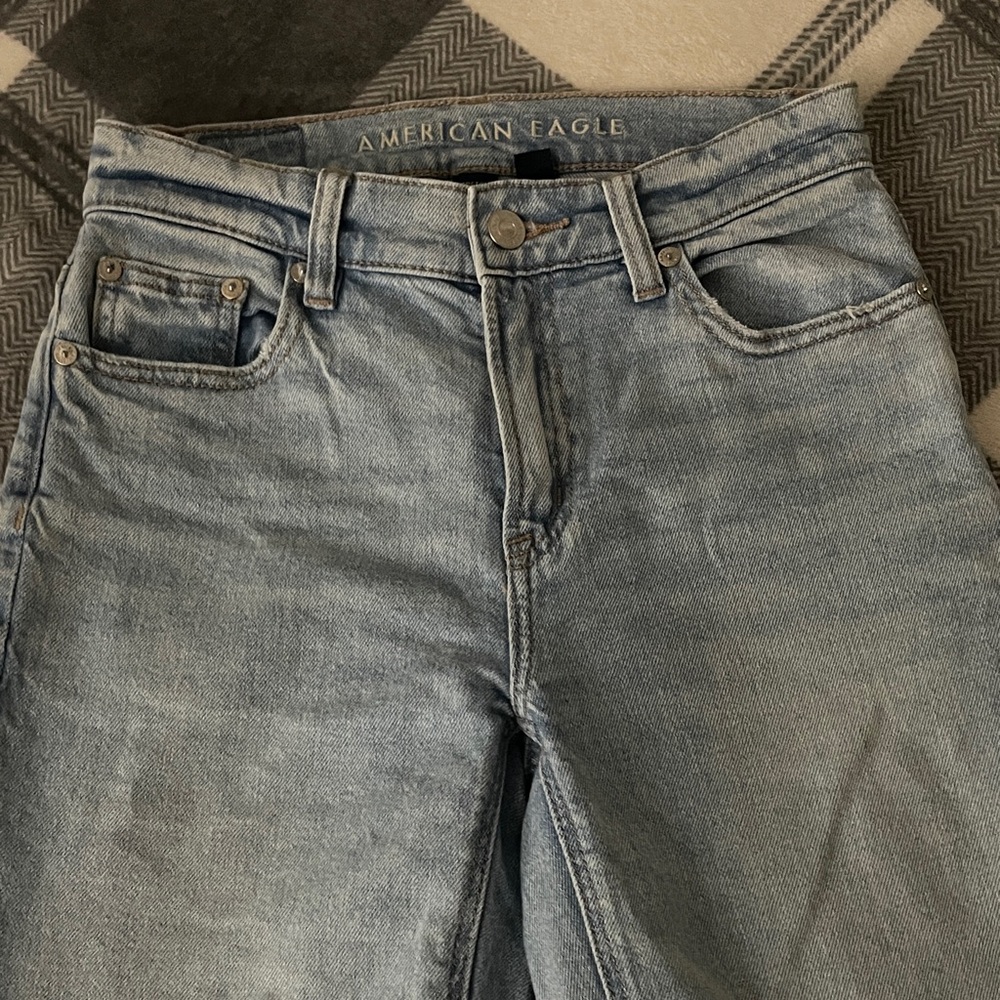 American Eagle Outfitters Women's Straight Leg Jeans in Light Blue - Picture 2 of 5